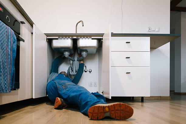 Professional Emergency Plumber technician working in Salineville, OH